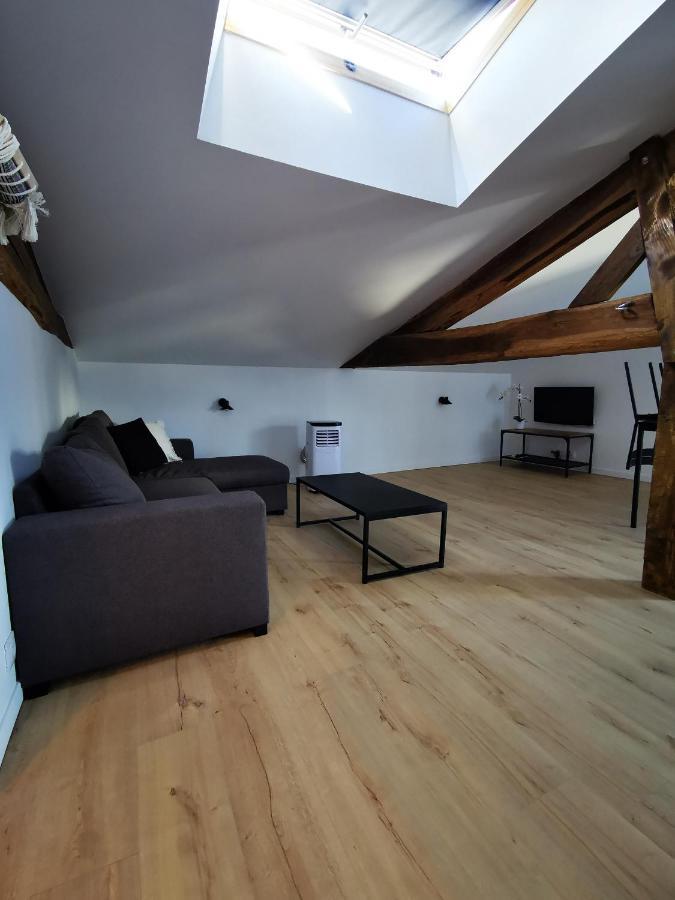 Appartement Neuf Climatise Sous Les Toits La Roche-Chalais Eksteriør billede